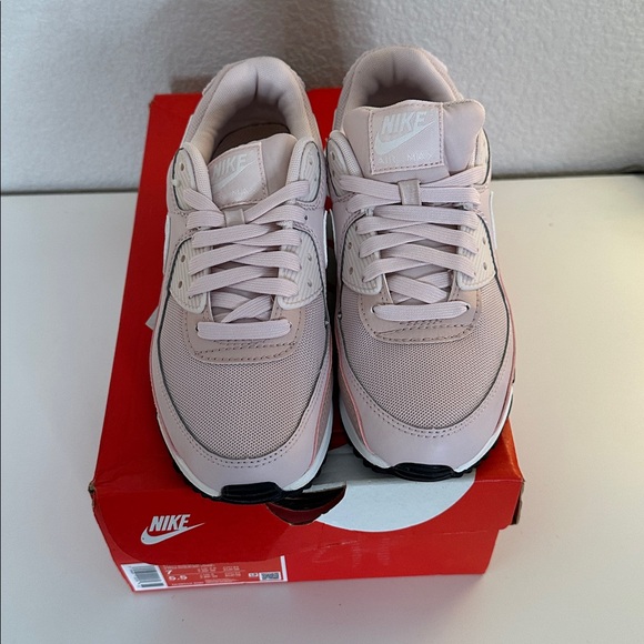 Nike Women's Air Max 90 Barely Rose Summit White Sneakers Size 7 New in Box! - Picture 2 of 8